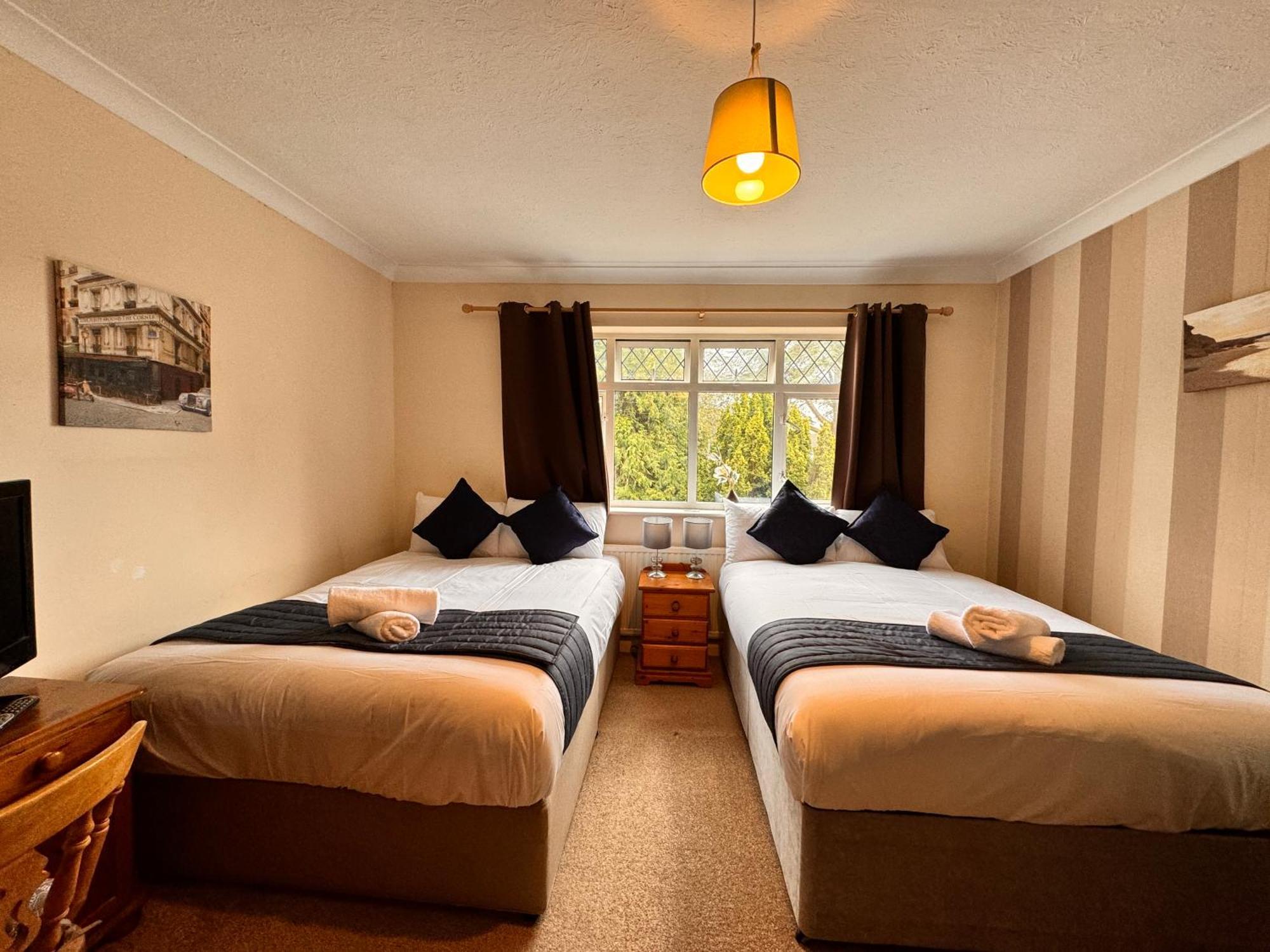 High Trees Guest House Gatwick Horley Exterior photo