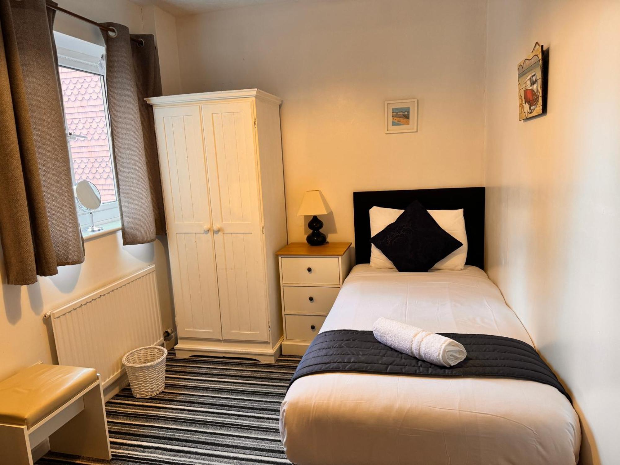 High Trees Guest House Gatwick Horley Exterior photo