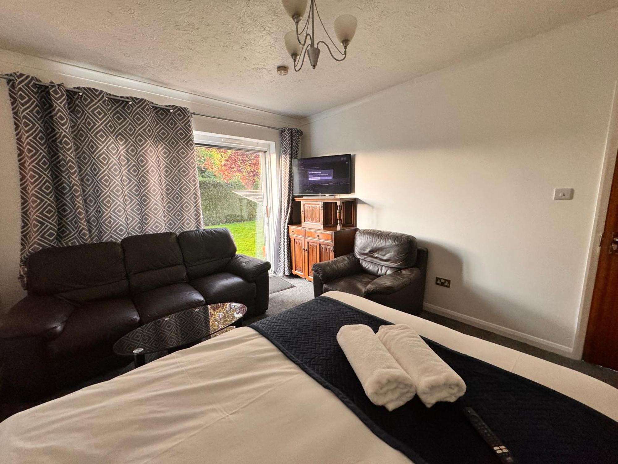 High Trees Guest House Gatwick Horley Exterior photo