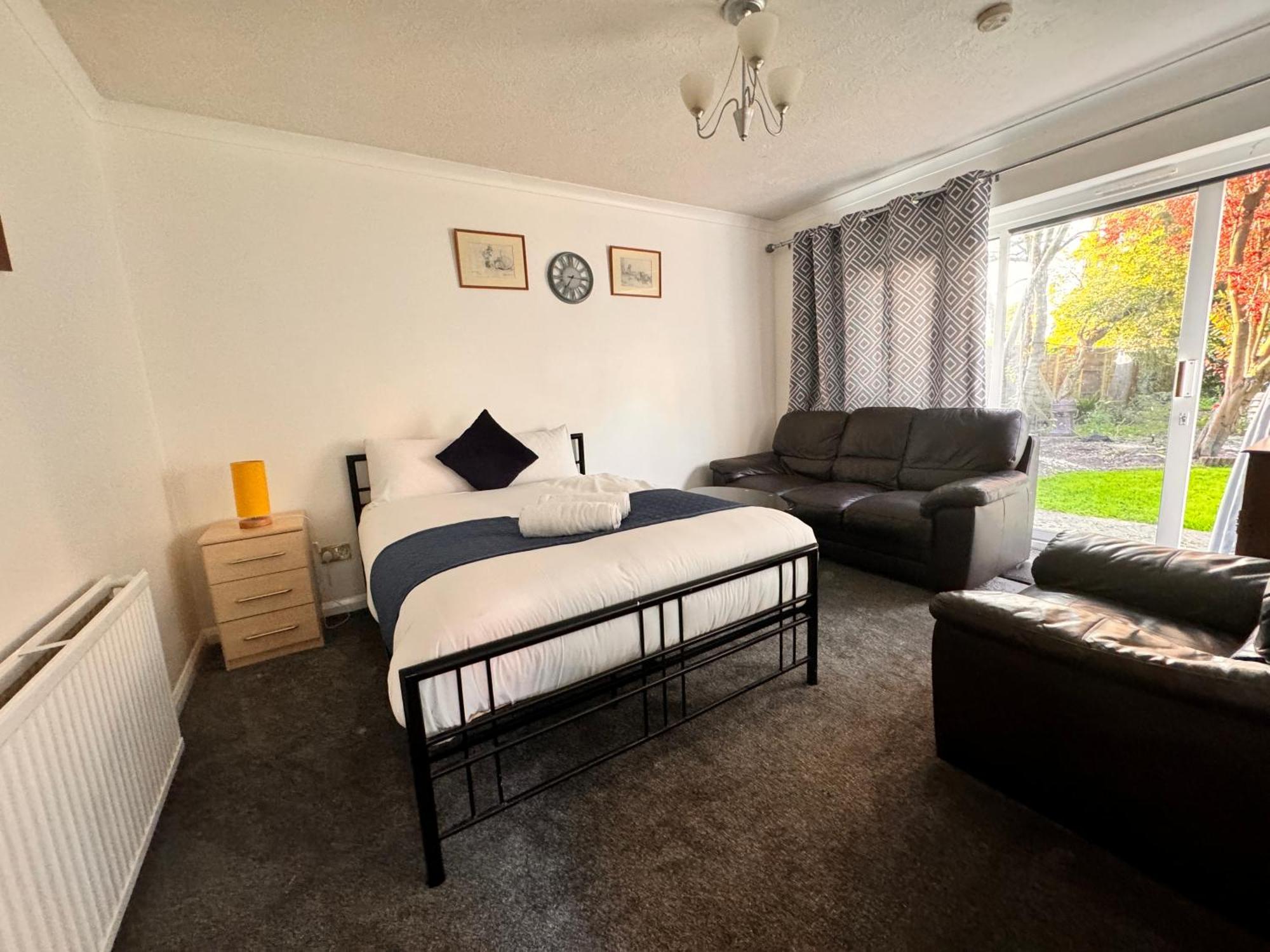 High Trees Guest House Gatwick Horley Exterior photo