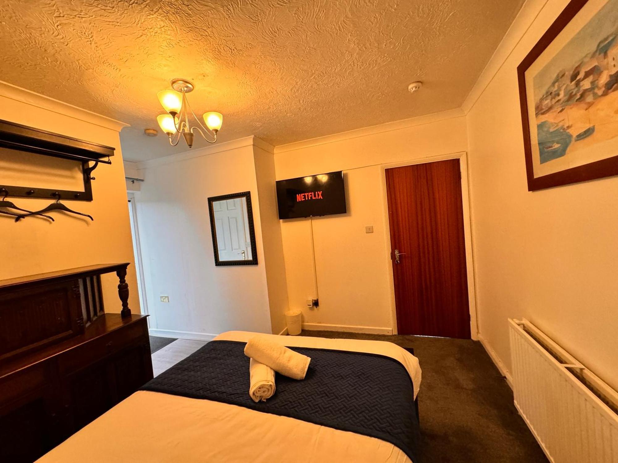 High Trees Guest House Gatwick Horley Exterior photo