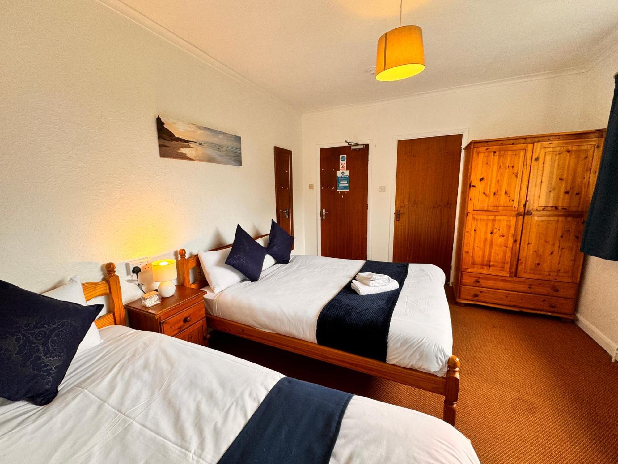 High Trees Guest House Gatwick Horley Exterior photo