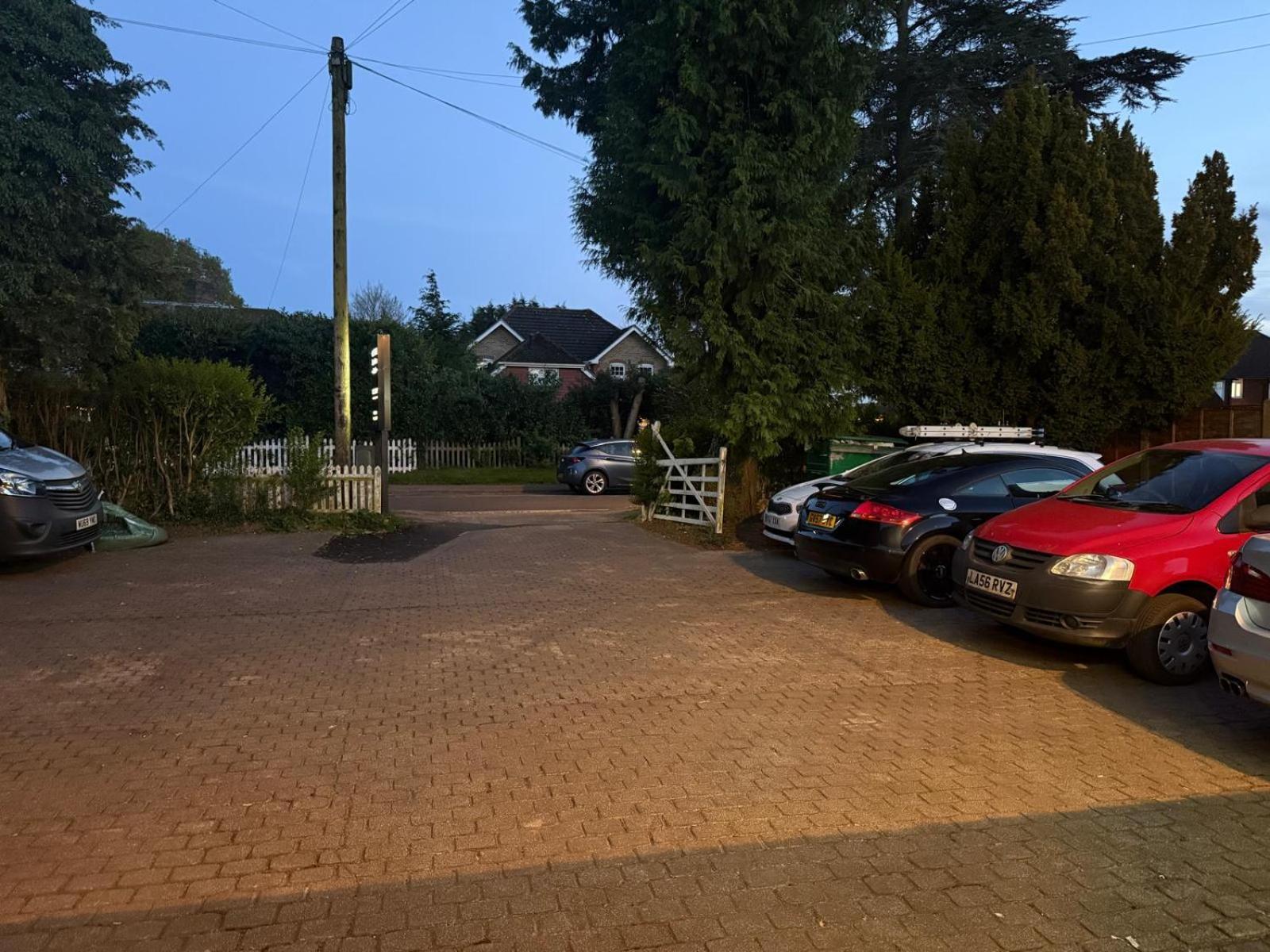 High Trees Guest House Gatwick Horley Exterior photo